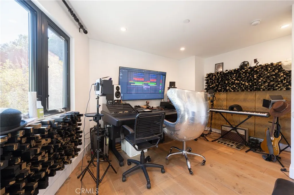 2239 Laurel Canyon, Los Angeles, California 90046 home-pic-16